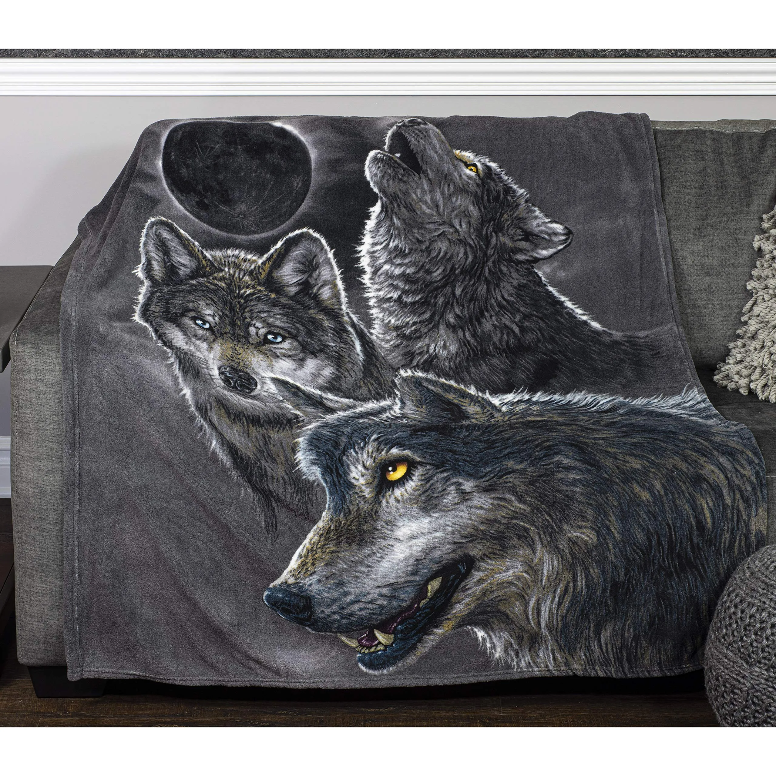 Super Soft Plush Fleece Throw Blanket (Eclipse Wolves