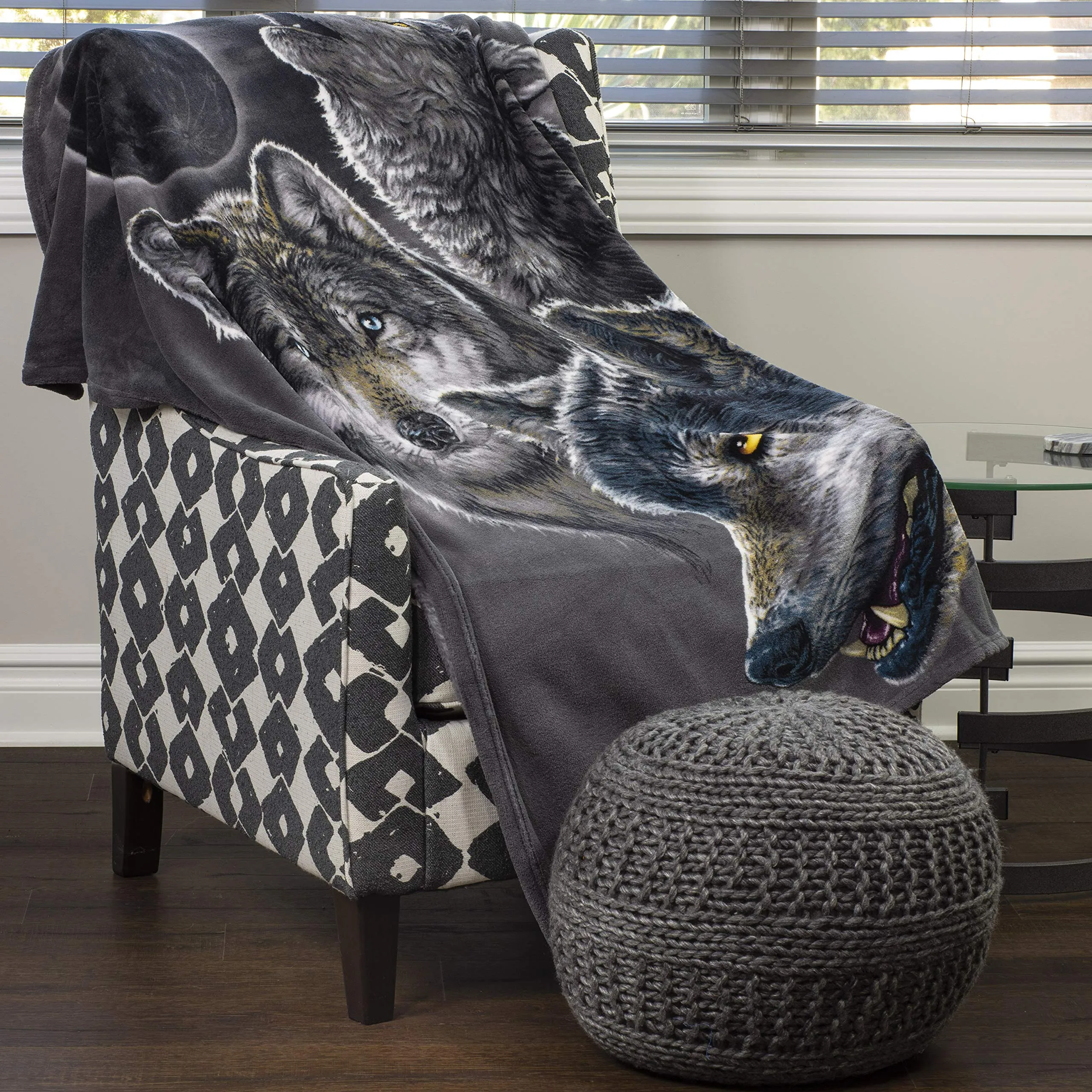 Super Soft Plush Fleece Throw Blanket (Eclipse Wolves